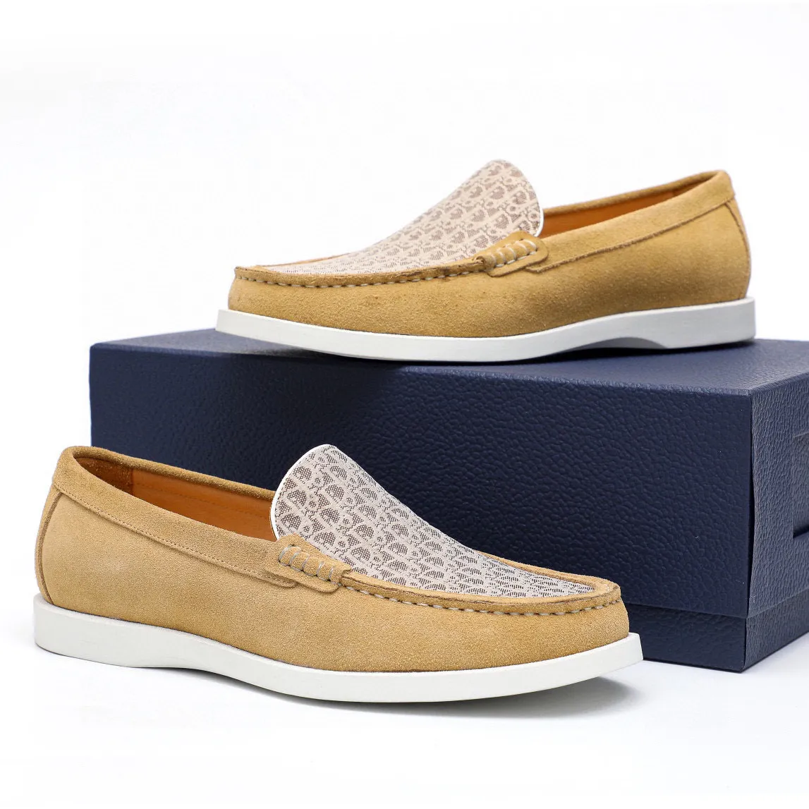 Men's shoes 💰460 💐Original packaging Product trademark: Dior "Dior" casual leather shoes Regular size: 38-44 (45.46.47🉑️Customized) Product materials: Selected Italian imported first-layer suede cowhide upper, imported water-dyed 🐂 cowhide lining. Strong three-dimensional visual effect, original rubber outsole Color: 3⃣️colors available